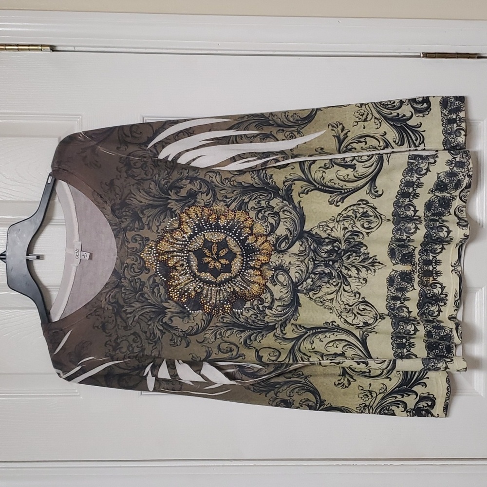 Woman"s long sleeve top. Size L. By Cache